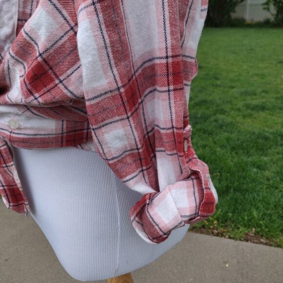 Woman's Size 3X Derek Heart Red Plaid Striped Textured Plus Size Shirt - Picture 4 of 10